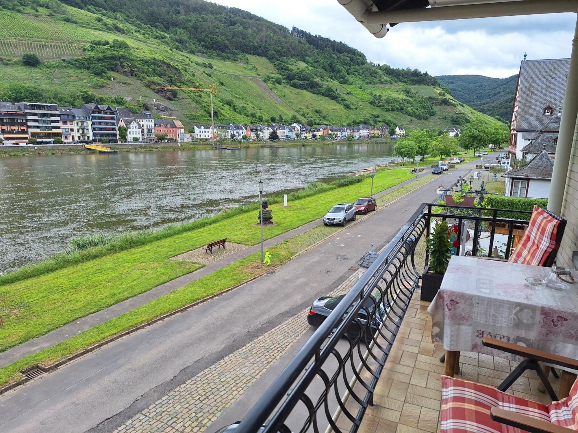 "Ferienhaus An Der Mosel" Zell an der Mosel Exterior foto